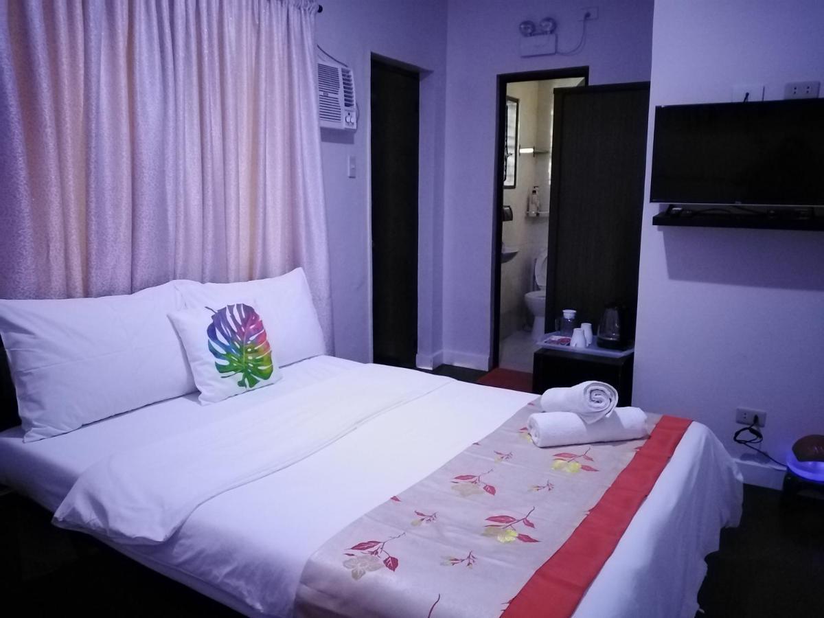 Halfway House Hostel Mactan Cebu Airport Lapu-Lapu City Exterior foto