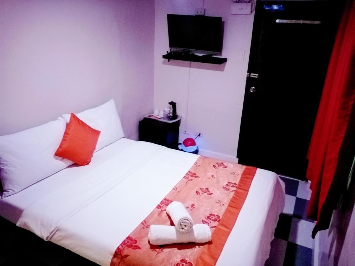 Halfway House Hostel Mactan Cebu Airport Lapu-Lapu City Exterior foto