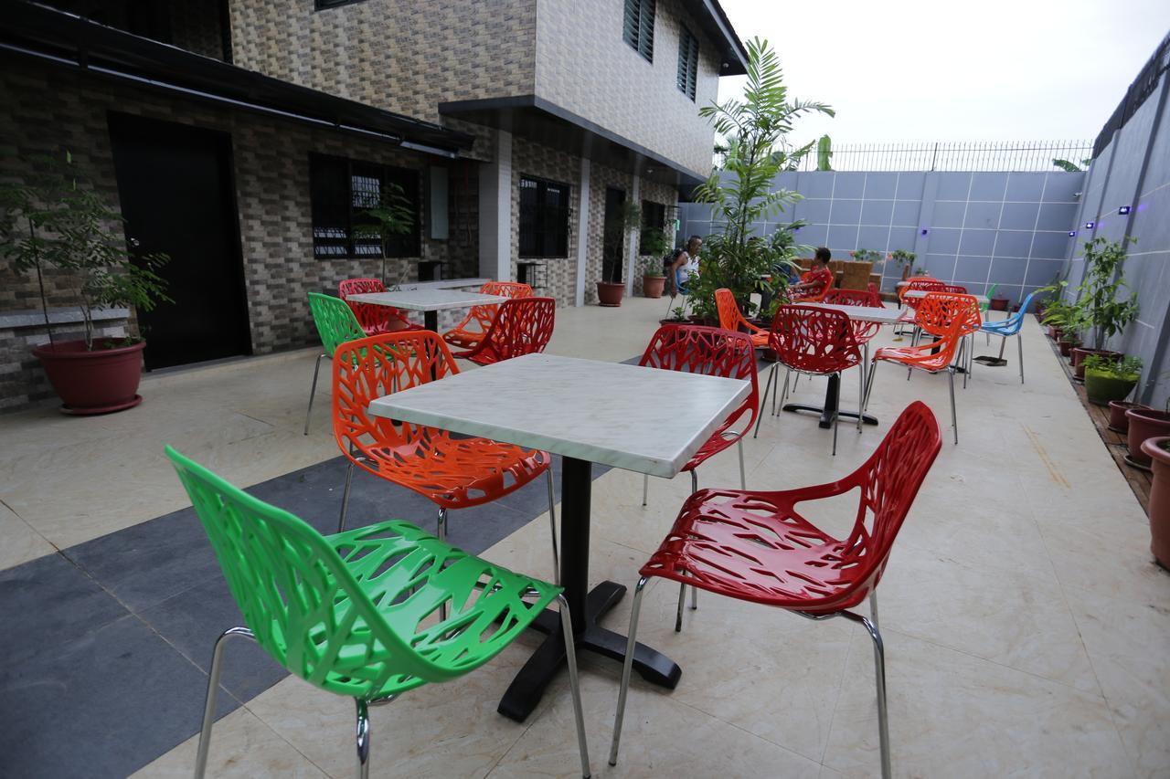 Halfway House Hostel Mactan Cebu Airport Lapu-Lapu City Exterior foto