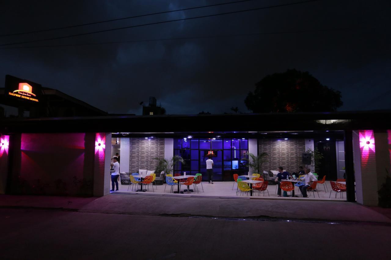 Halfway House Hostel Mactan Cebu Airport Lapu-Lapu City Exterior foto