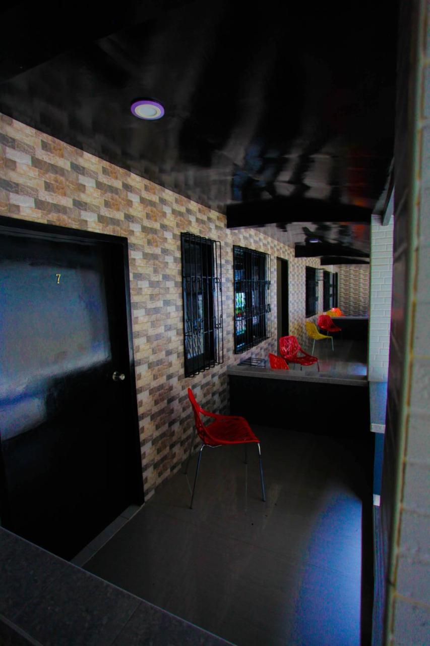 Halfway House Hostel Mactan Cebu Airport Lapu-Lapu City Exterior foto