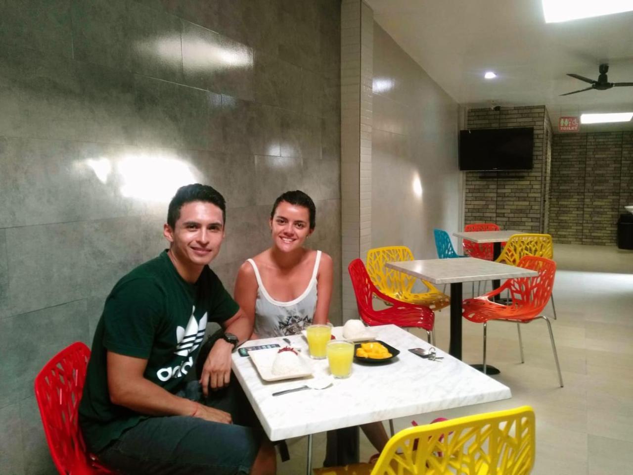 Halfway House Hostel Mactan Cebu Airport Lapu-Lapu City Exterior foto